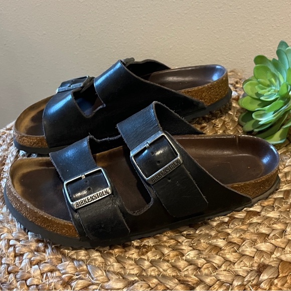 Black Birkenstock Arizona Sandal 37 Wide/Regular Soft Footbed Oiled Leather - Picture 1 of 7